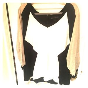 ⭐️CLOSET CLEAN OUT⭐️ Geometric sweater